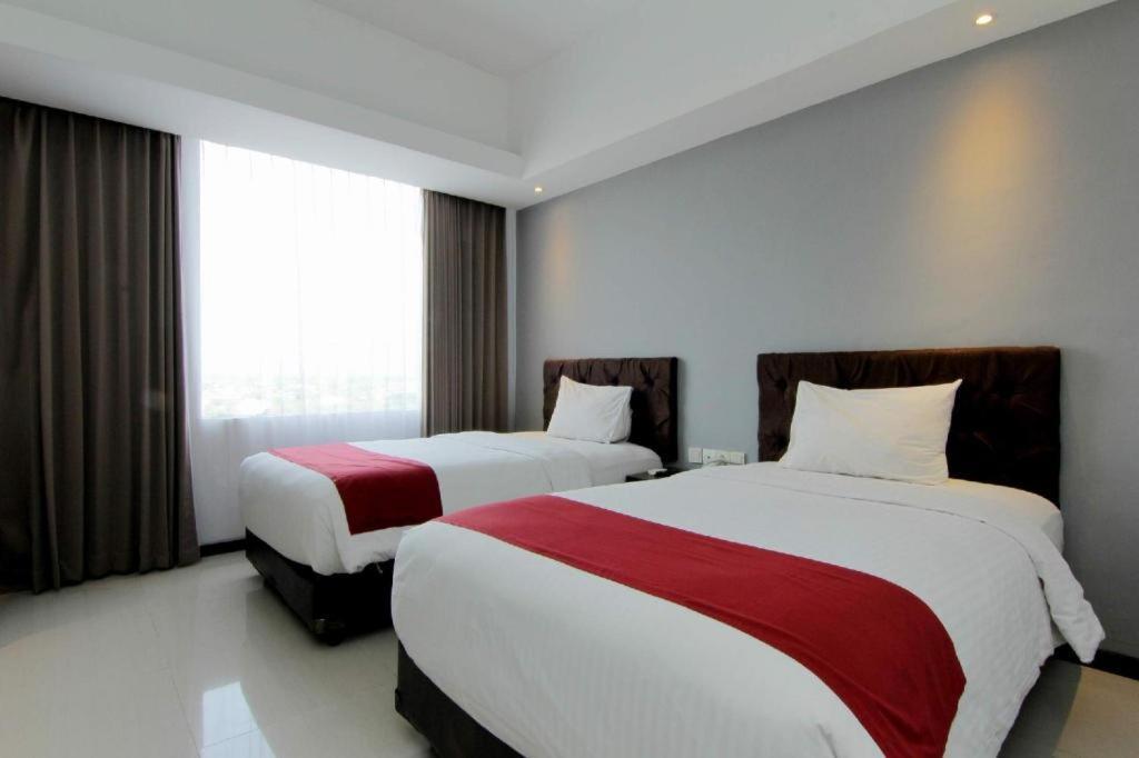 The Sun Hotel Madiun Luaran gambar