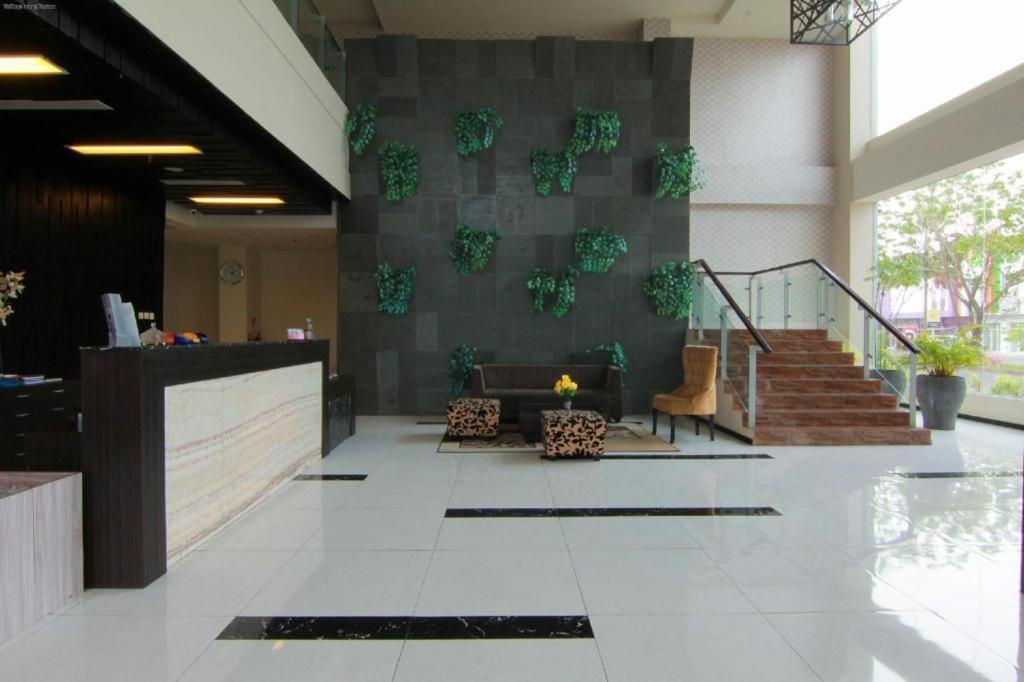 The Sun Hotel Madiun Luaran gambar