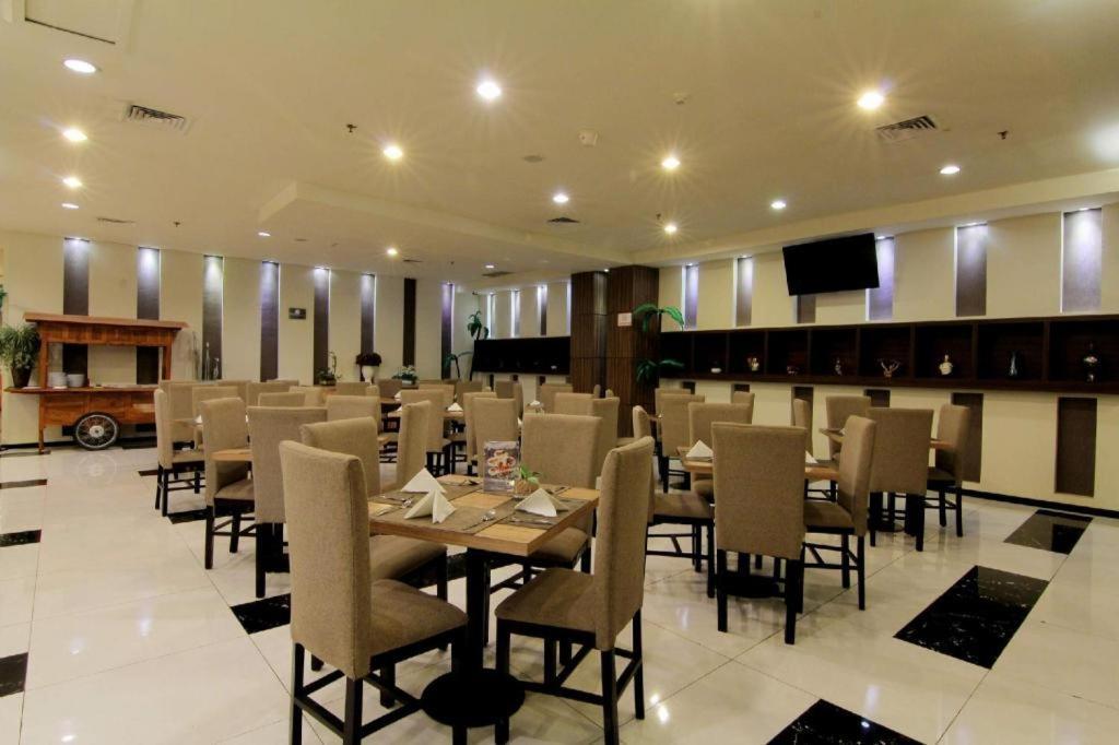 The Sun Hotel Madiun Luaran gambar