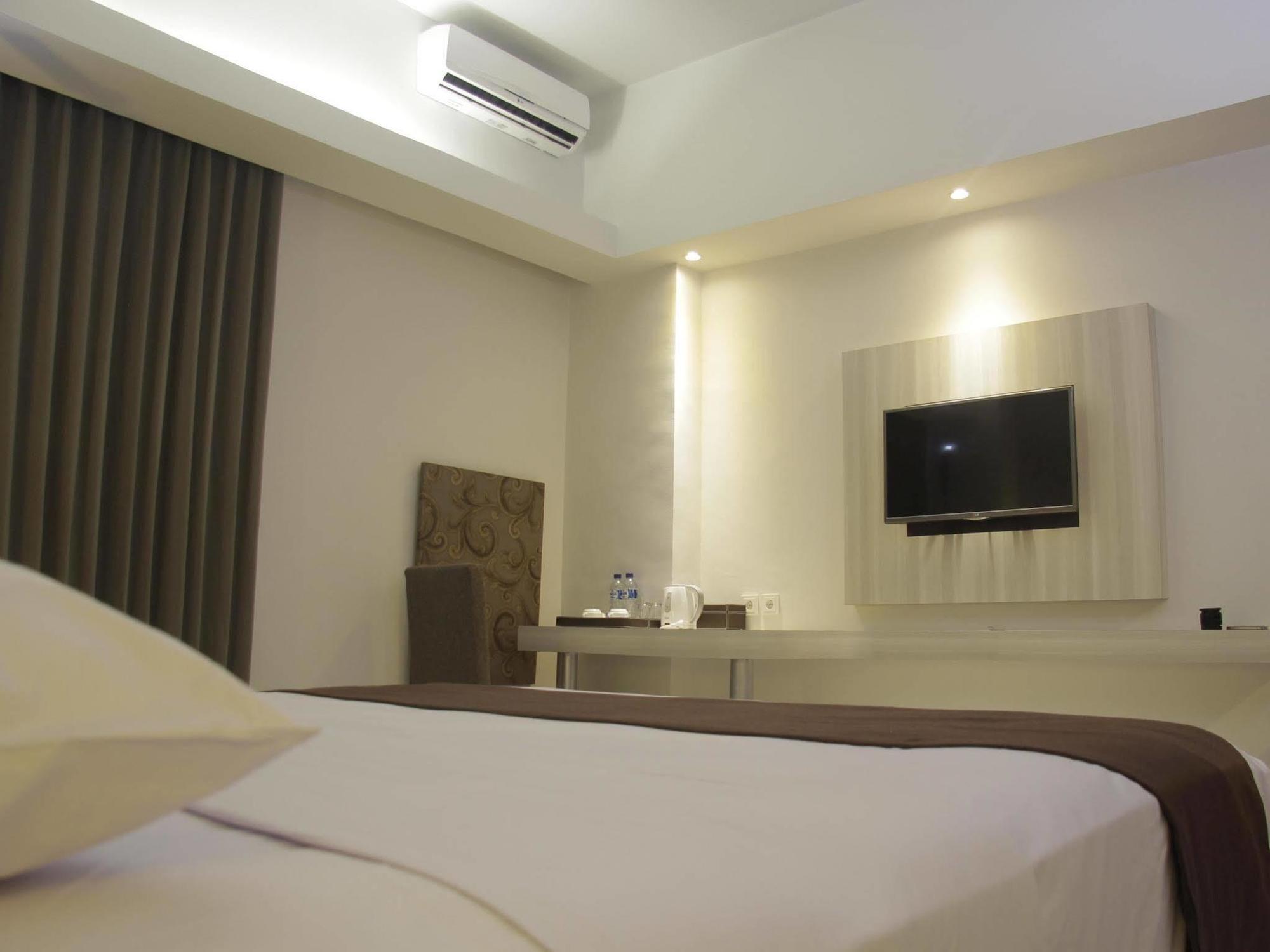 The Sun Hotel Madiun Luaran gambar