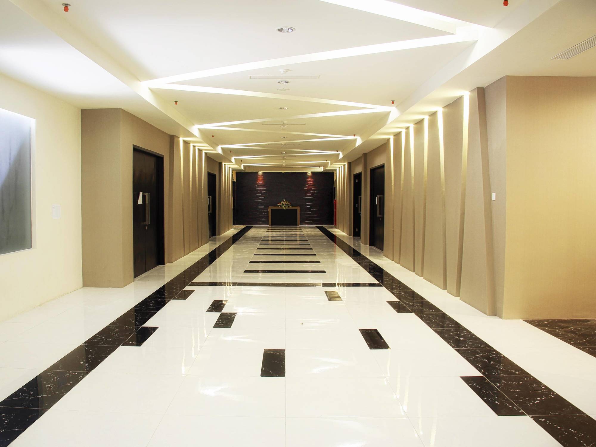 The Sun Hotel Madiun Luaran gambar