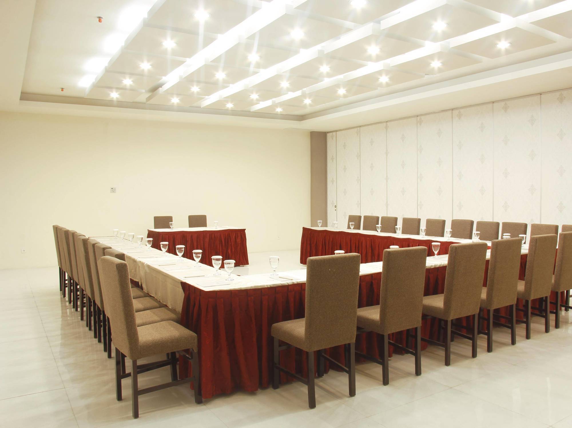 The Sun Hotel Madiun Luaran gambar