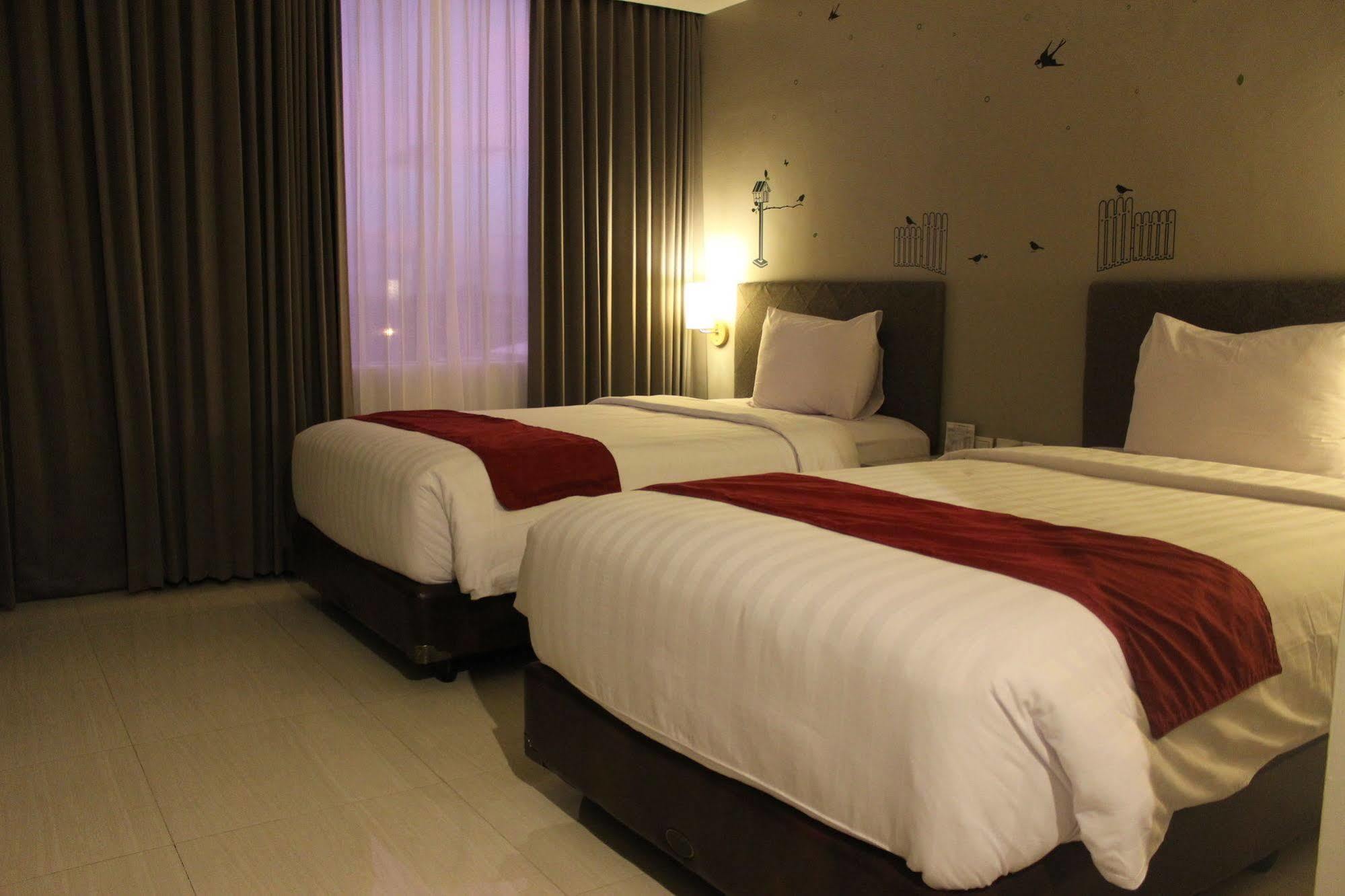 The Sun Hotel Madiun Luaran gambar