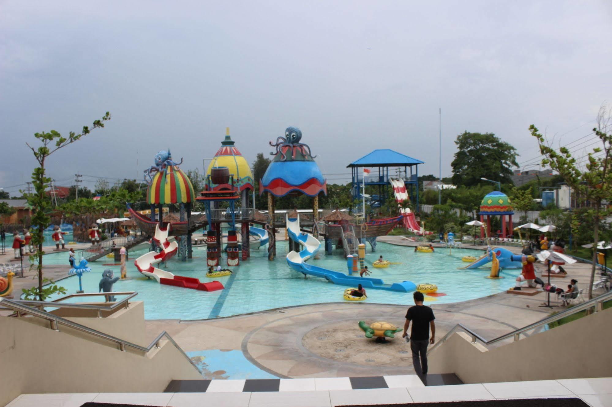 The Sun Hotel Madiun Luaran gambar