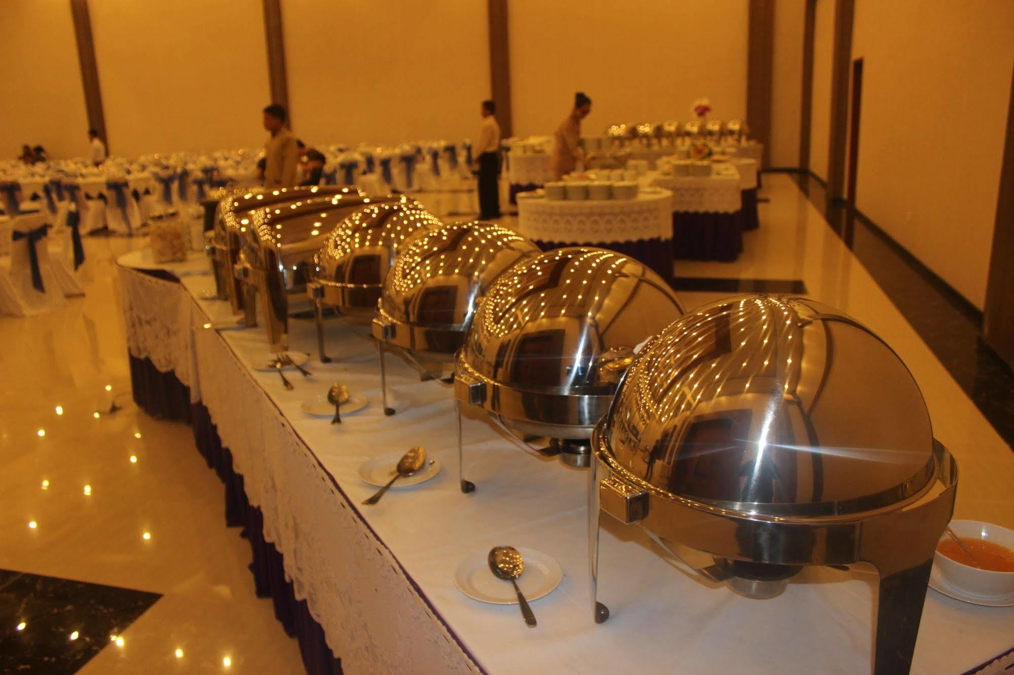 The Sun Hotel Madiun Luaran gambar