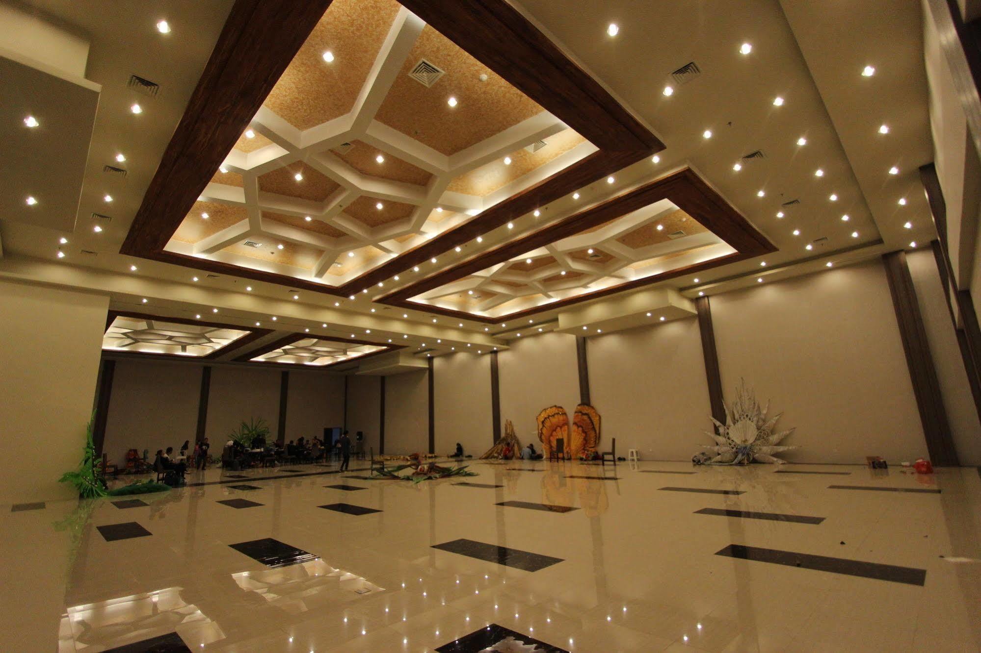 The Sun Hotel Madiun Luaran gambar