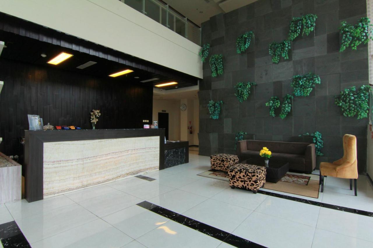The Sun Hotel Madiun Luaran gambar
