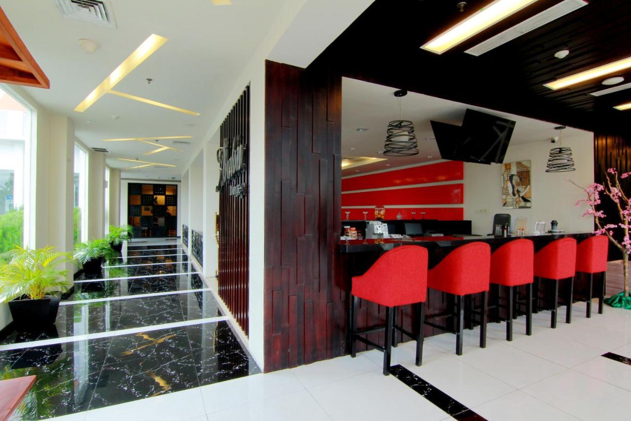 The Sun Hotel Madiun Luaran gambar